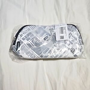 Lulu Everywhere Belt Bag manifesto print